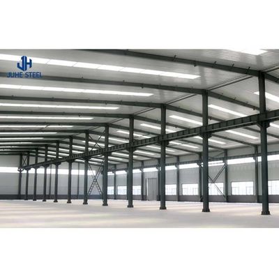 Construção de prédios metálicos pré-fabricados