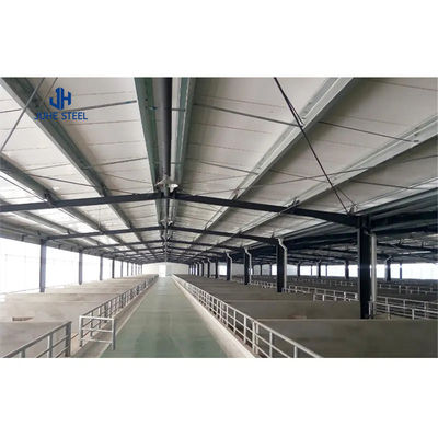 Estaleiro de cabras moderno Estrutura de aço pré-fabricada Estaleiro de vacas Fazenda com serviço de solda