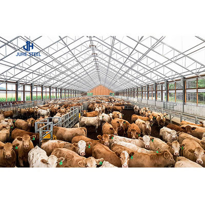 Estaleiro de cabras moderno Estrutura de aço pré-fabricada Estaleiro de vacas Fazenda com serviço de solda