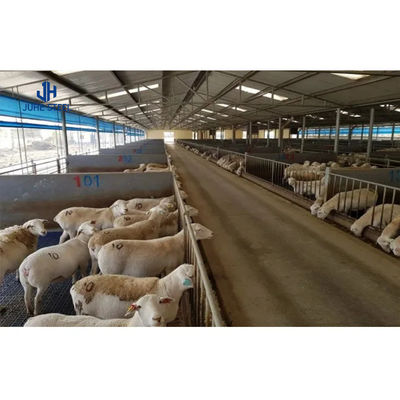 2-10m de altura Estrutura de aço galpão de vacas pré-fabricado Edifício de armazém com tubo de 48mm